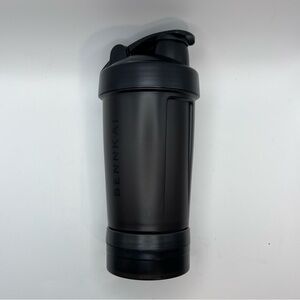 3/$30 Bennkai New In Box Storage Water Bottle With Mixing Ball and 2 containers